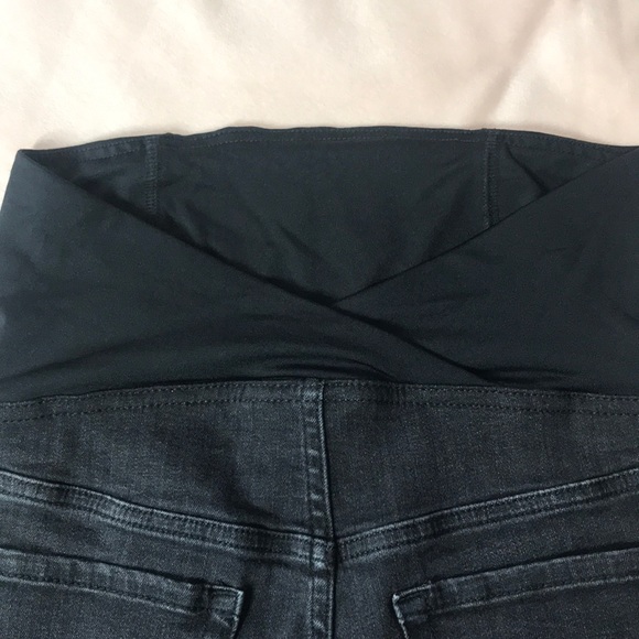 Isabel Maternity Black Midi Shorts - Picture 4 of 6